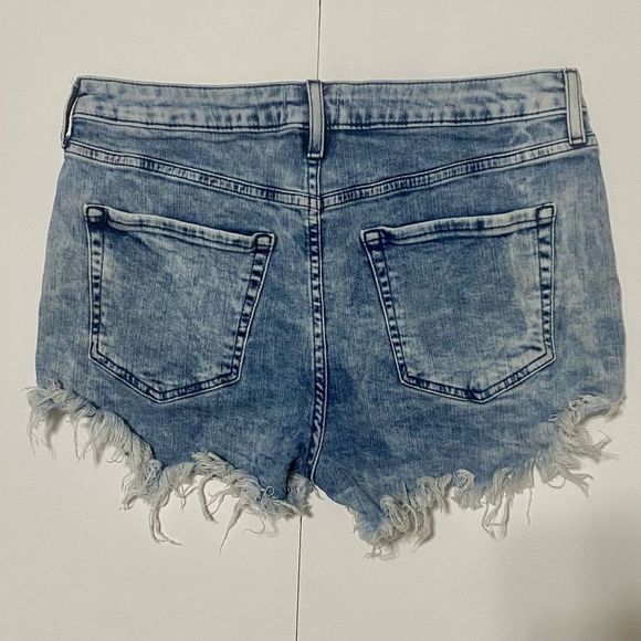 Forever 21 Button Front Size 28 Denim Blue Jean Shorts with Frayed Hem - Picture 3 of 6